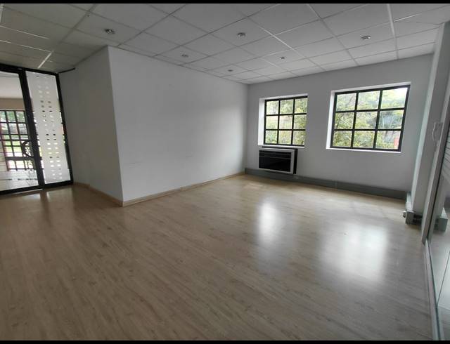 223M² OFFICE TO LET IN LYME PARK